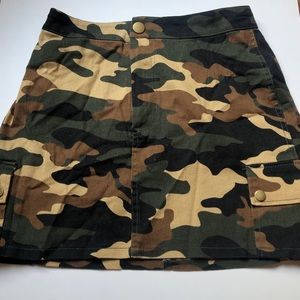 FOREVER 21 CAMO SKIRT WORN ONCE